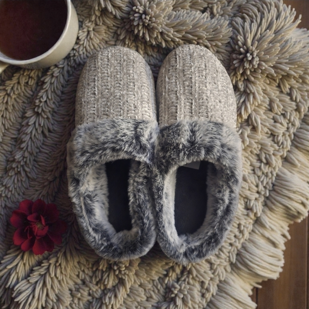 Cozy Gray Faux Fur Slippers